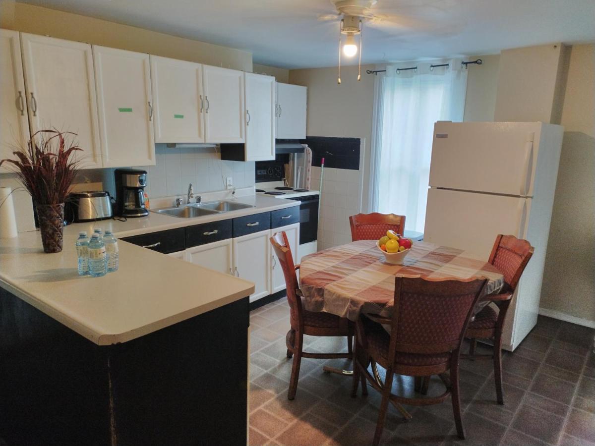 Cozy Downtown Two Bedrooms Free Parking Kingston Exterior photo