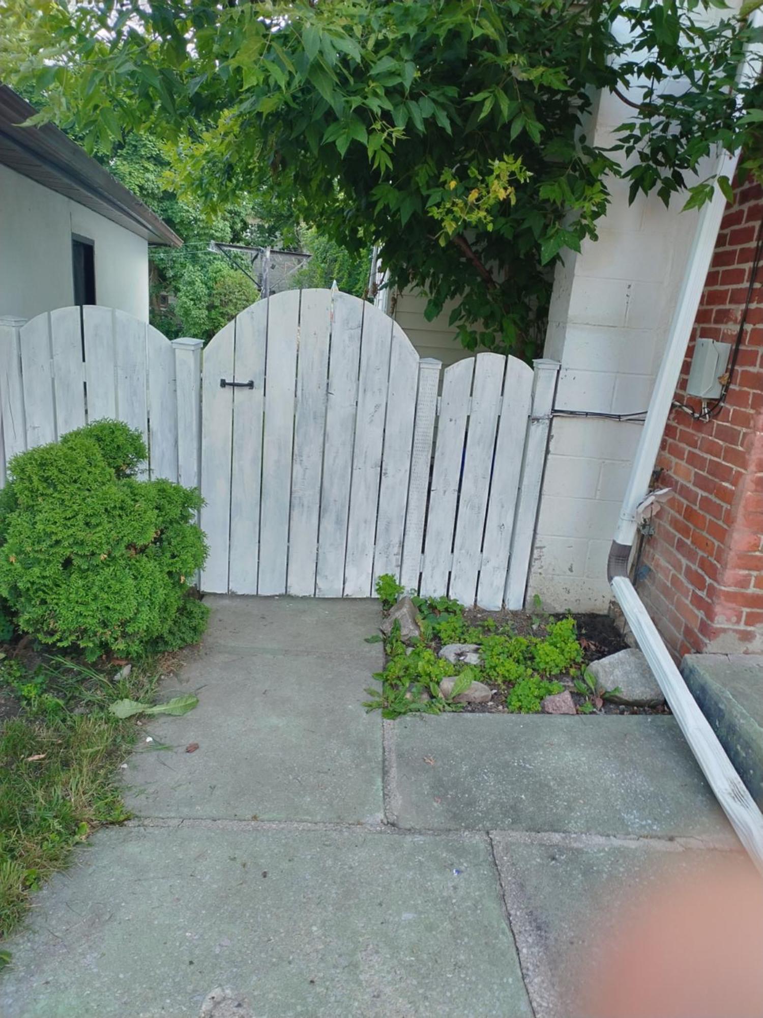 Cozy Downtown Two Bedrooms Free Parking Kingston Exterior photo