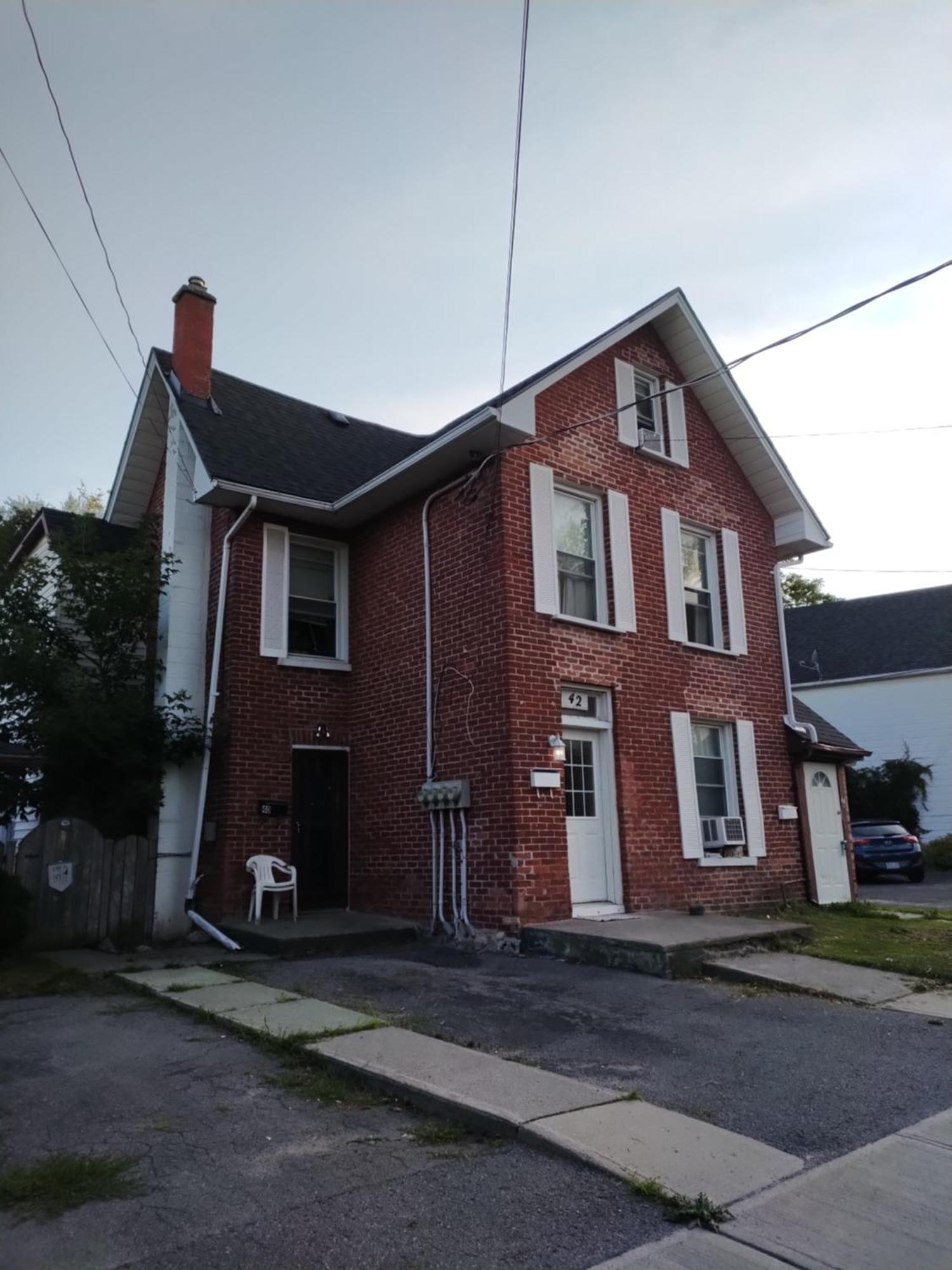 Cozy Downtown Two Bedrooms Free Parking Kingston Exterior photo