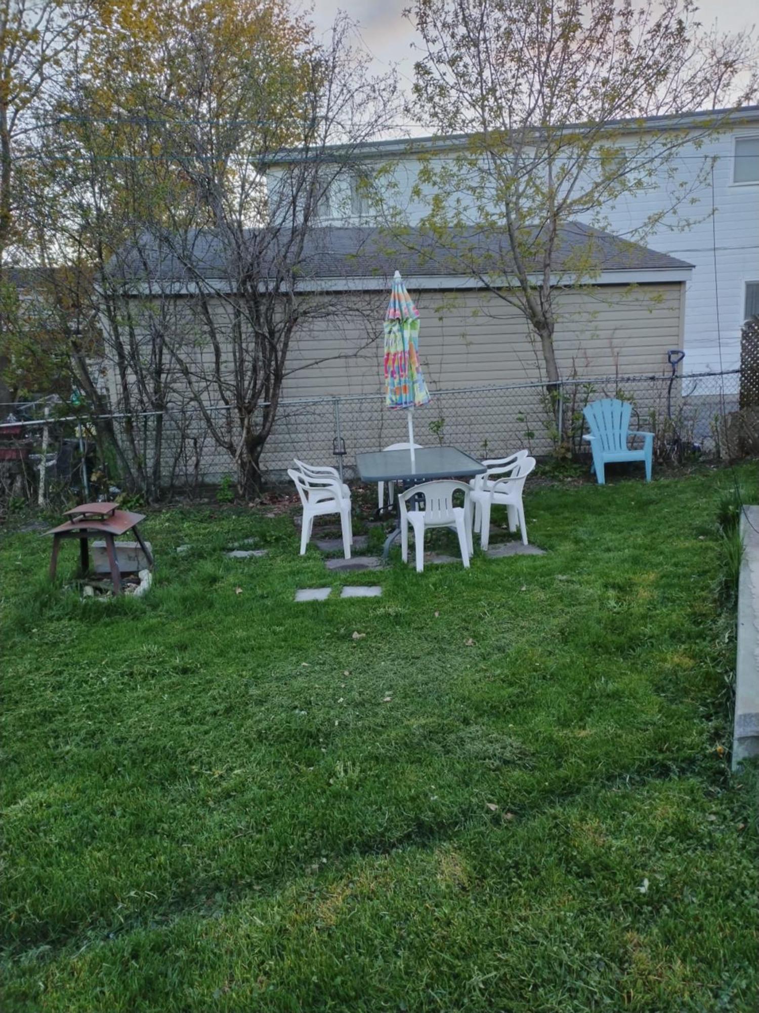 Cozy Downtown Two Bedrooms Free Parking Kingston Exterior photo