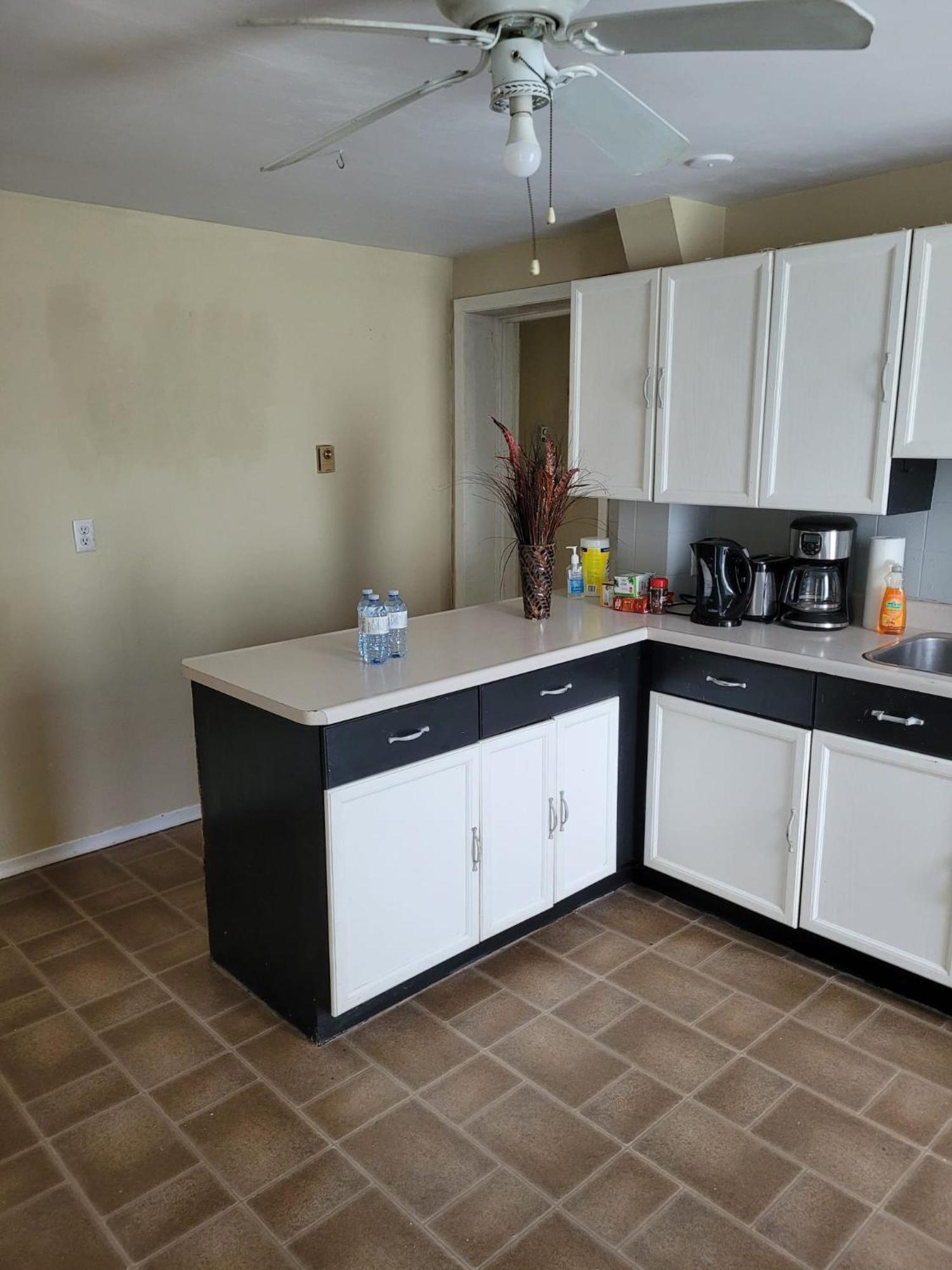 Cozy Downtown Two Bedrooms Free Parking Kingston Exterior photo