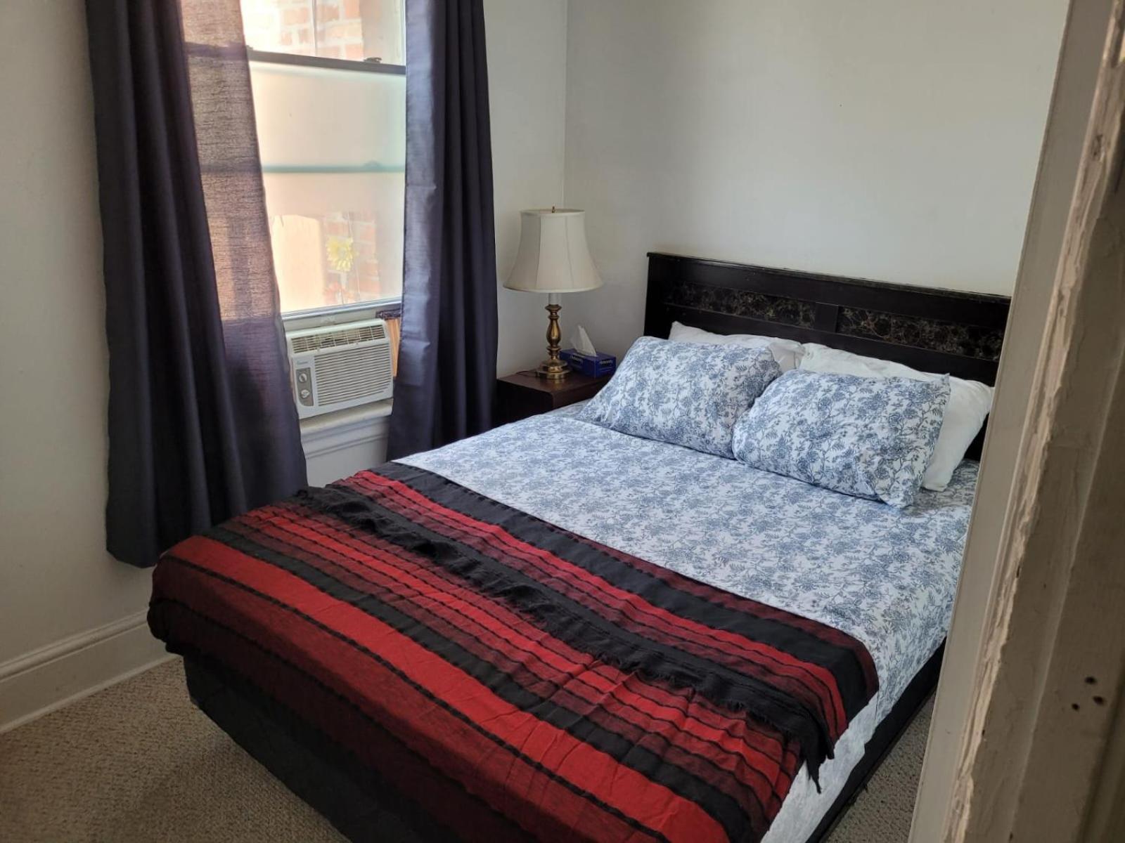Cozy Downtown Two Bedrooms Free Parking Kingston Exterior photo